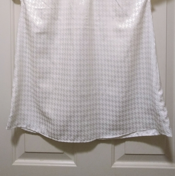 High Neck Houndstooth Pattern Top - Picture 2 of 16